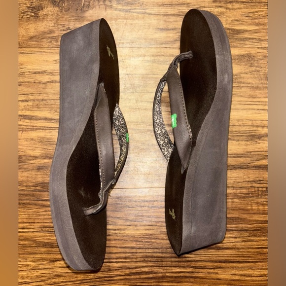 Sanuk Wedge Sandals Size 9 - Picture 6 of 8
